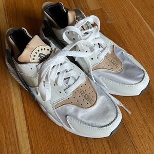 Nike Huarache White and Gold Sneakers 7.5 NWOT